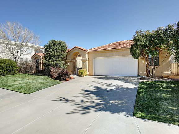 2nd image of 8408 Mendocino Dr NE