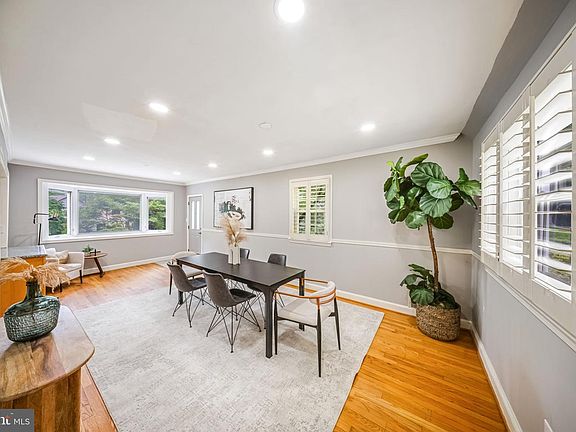 3rd image of 9920 Capitol View Ave