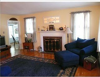 3rd image of 18 Wood Pond Ln