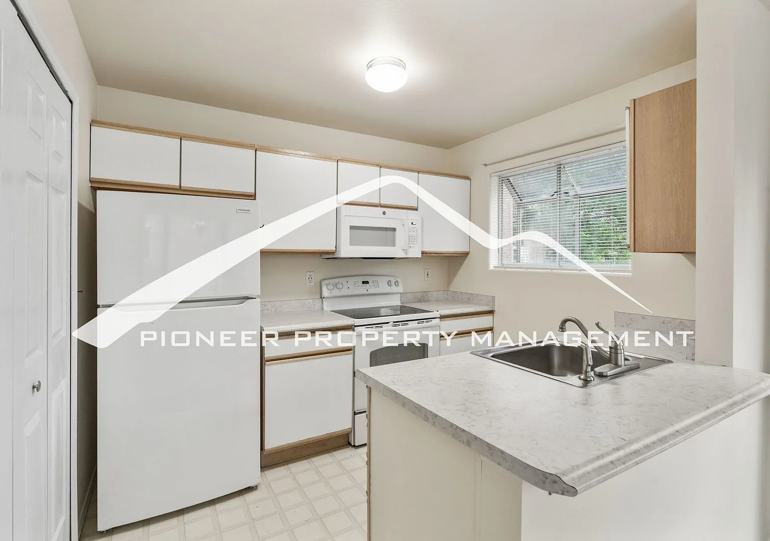 Freshly Updated 3 Bedroom Rockrimmon Townhome with Finished Basement, AC and 2 reserved parking s... — Photo 4