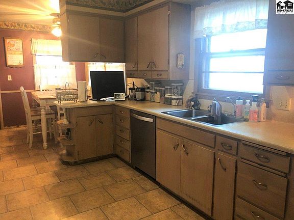 5th image of 906 Champa St