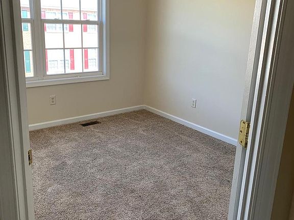 3rd image of 431 W Baltimore St APT C