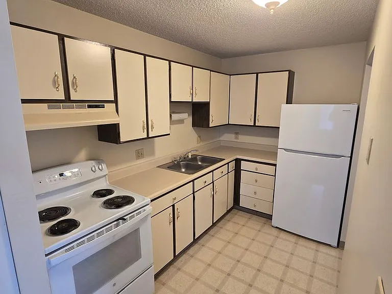 Prairie Meadows Apartments — Photo 30