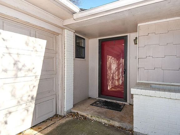 5th image of 1125 Pembrook Dr
