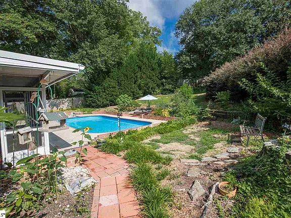 4th image of 516 Imperial Dr