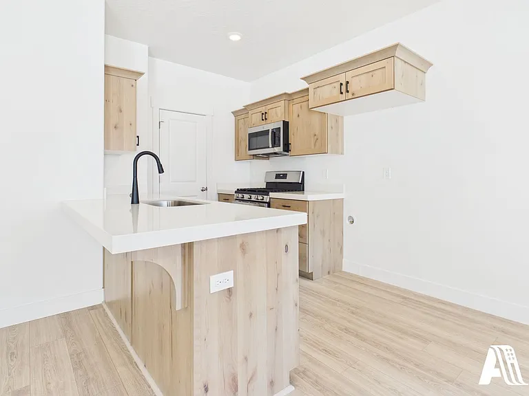 443 E 650 N — Photo 16