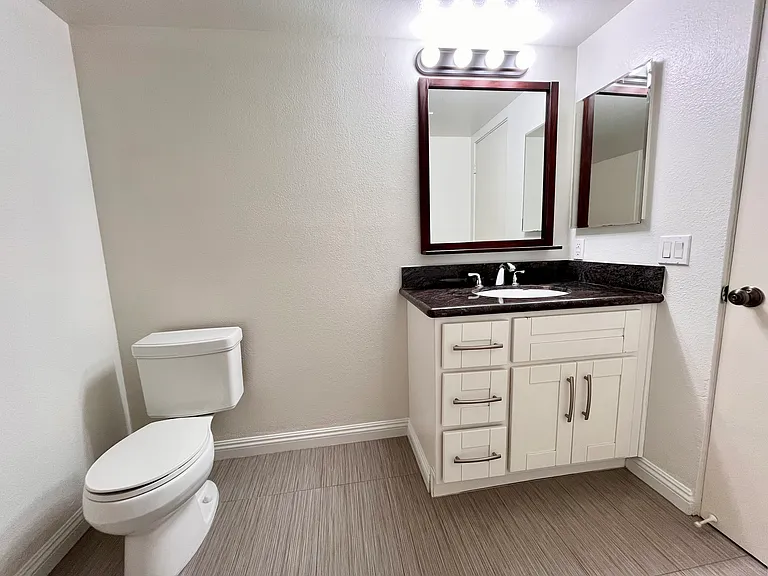 500 E Del Mar Blvd #30 — Photo 9