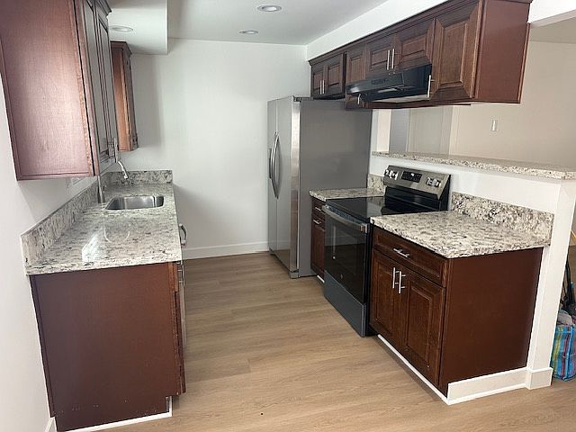 1st image of 1221 Amethyst St