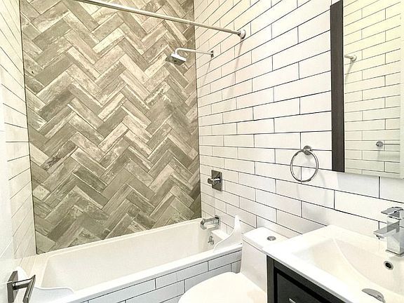 5th image of 135 Hancock St #1B