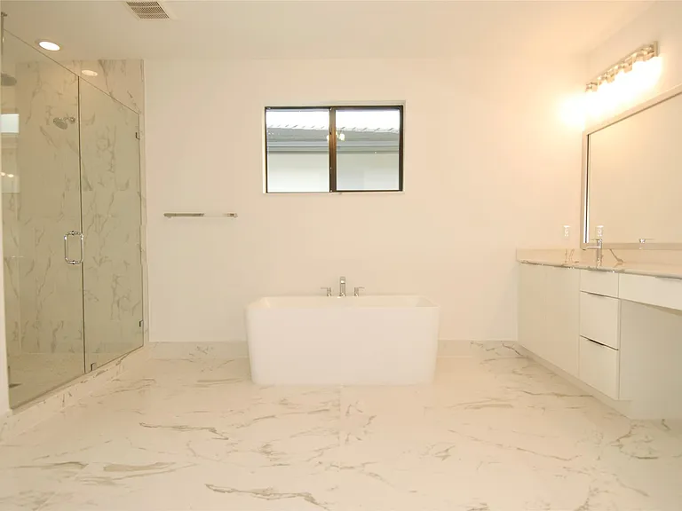 1435 SW 23rd St — Photo 26