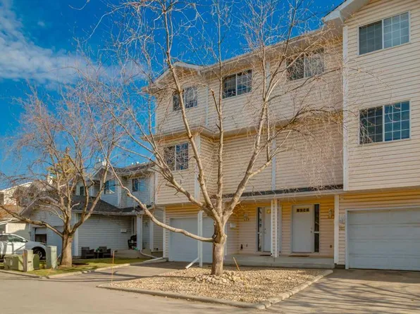 318 S Hawkstone Mnr NW, Calgary, AB T3G 3X2