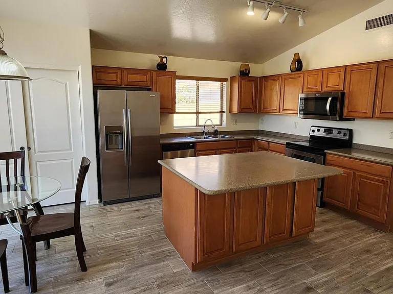 513 E Jasper Dr — Photo 3