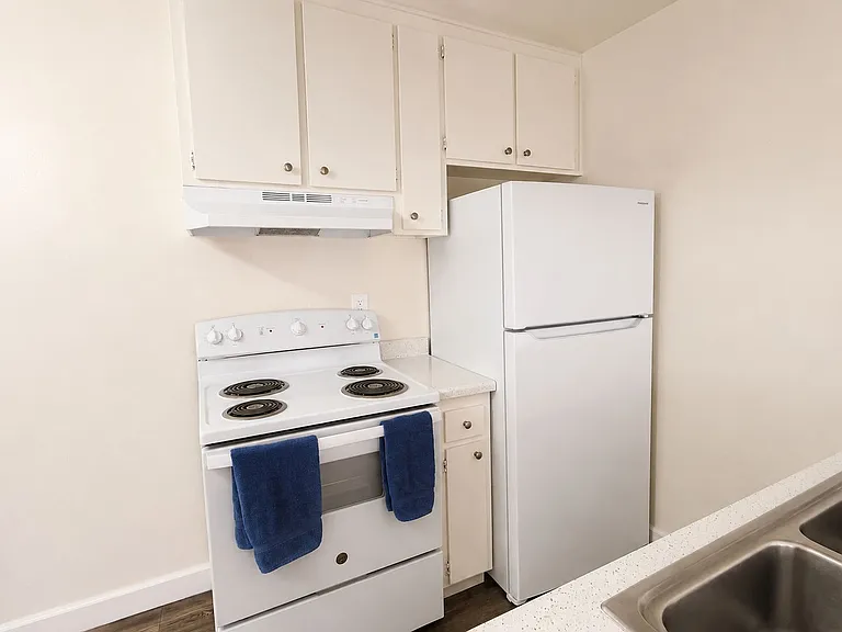 Summit Creek Apartments — Photo 14