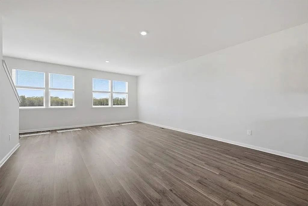 4 bed, 3.5 bath, 1889 sqft, $2,390 — Photo 4
