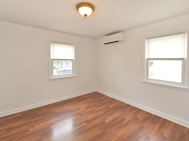 3-11 Lyons Ave — Photo 10