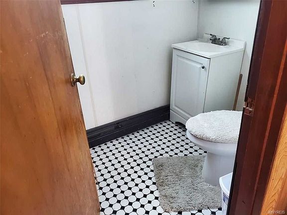 3rd image of 225 Wagner St