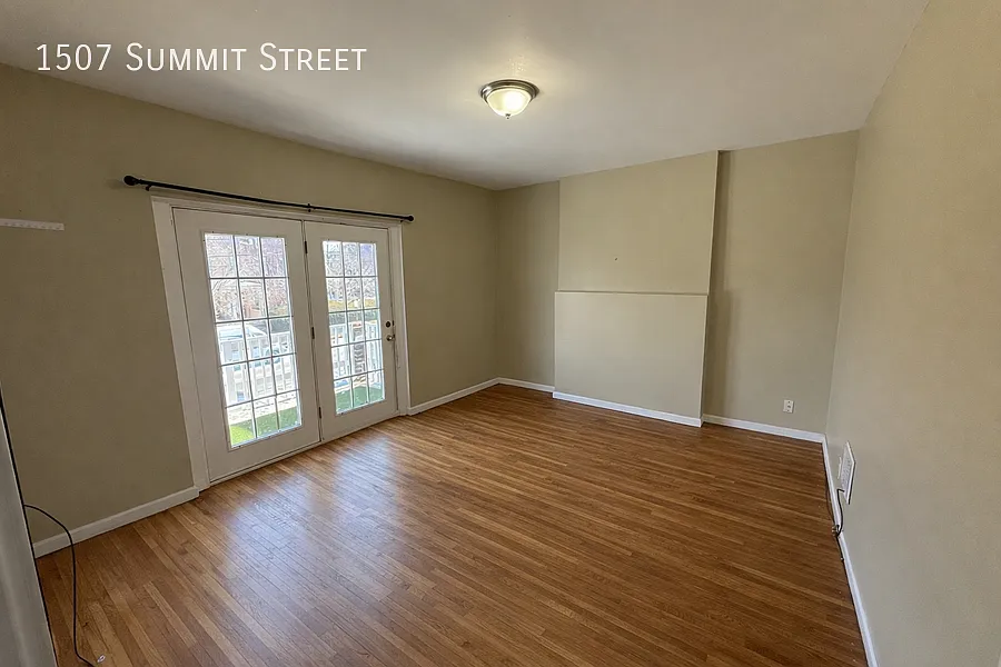 Building Photo - 1507 Summit St