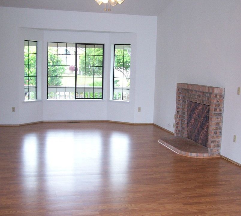 1st image of 11816 132nd Street Ct E
