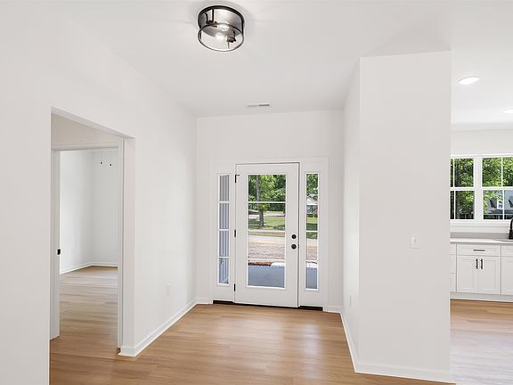 3rd image of 318 Elgin Hills Dr