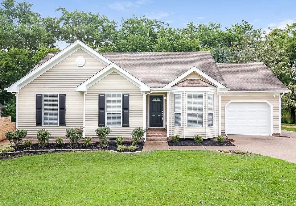 2812 Maple Cir