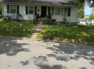 210 W Sycamore St, Zionsville, IN 46077