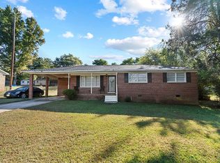 322 Greenbriar Dr, Greenwood, SC 29649