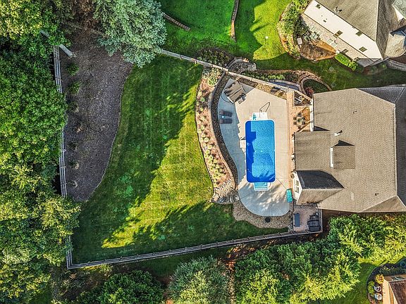 3rd image of 8206 Meadow Falls Ln