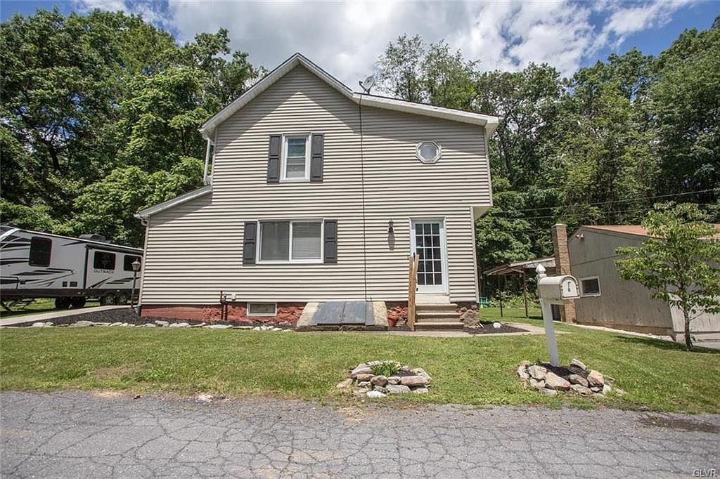 38 10th St, Wind Gap, PA 18091 Zillow