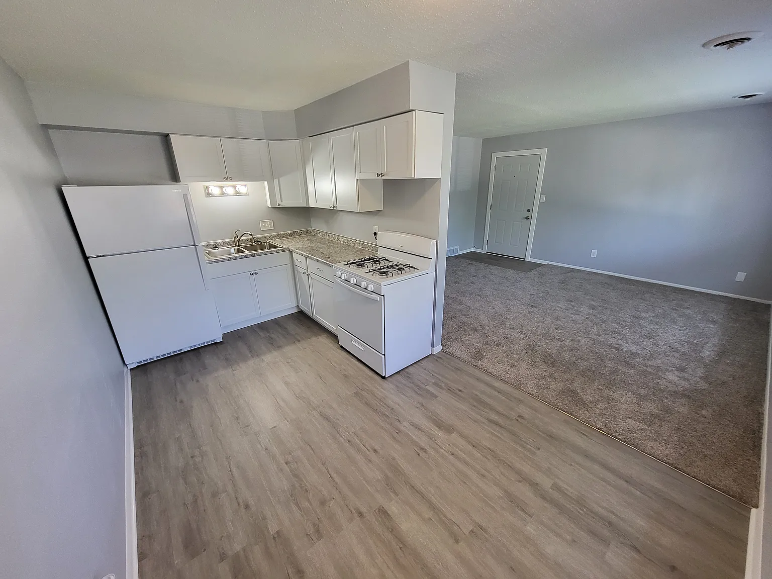 2 bed, 896 sqft, $900 — Photo 1