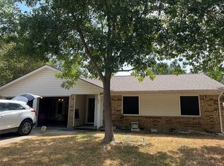 829 Mustang Dr, Saginaw, TX 76179