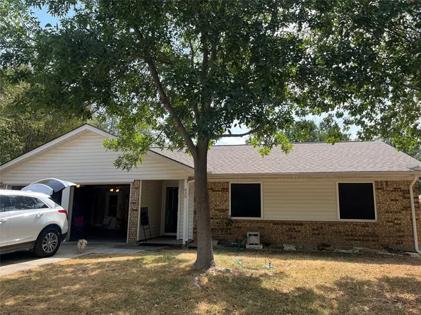 829 Mustang Dr, Saginaw, TX 76179