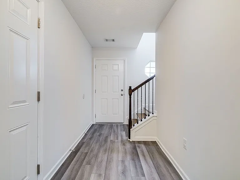 104 Barfield Way — Photo 5