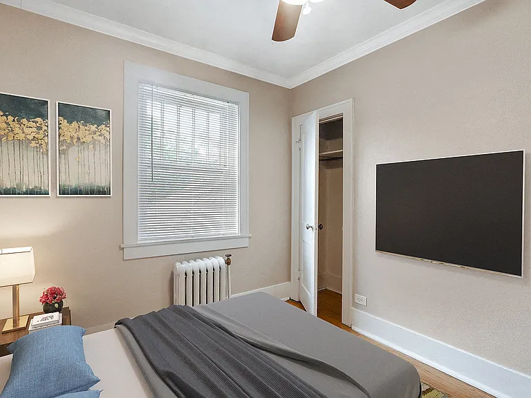 1035 N Pearl St — Photo 8