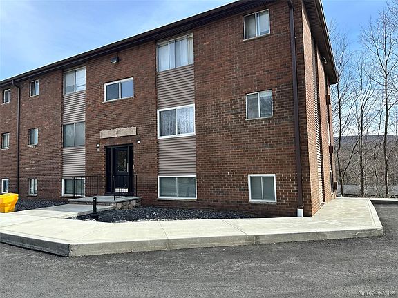 2nd image of 20 Peddler Hill Rd APT 2002