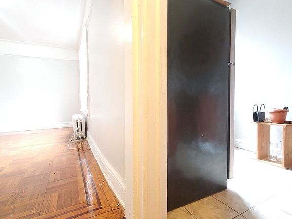 5th image of 2101 Westbury Ct APT 6A