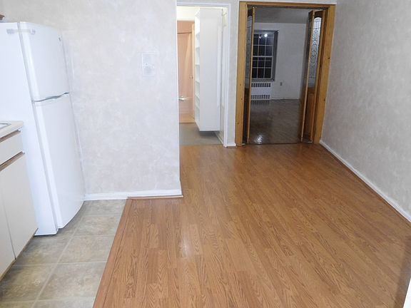 3rd image of 6393 Woodhaven Blvd APT 1B