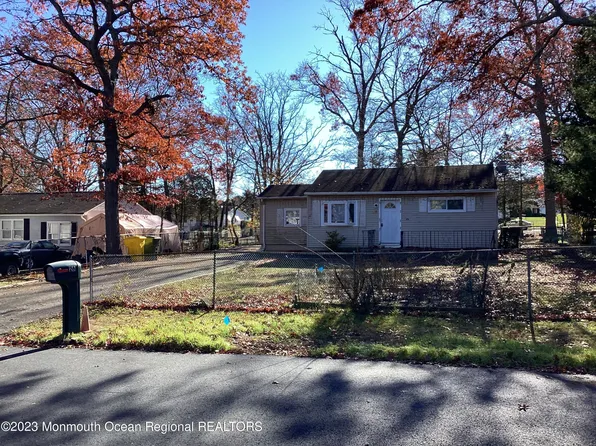 26 Ronald Road, Lakewood, NJ 08701
