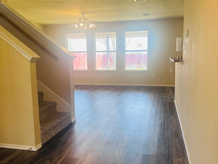 9200 Goldenview Dr — Photo 6