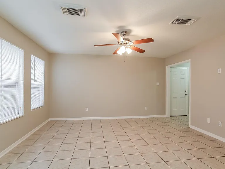 947 Leadenhall Cir — Photo 4