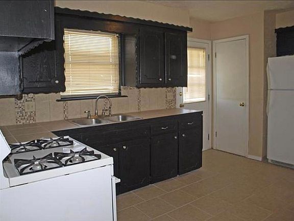 4th image of 2408 NW 42nd St