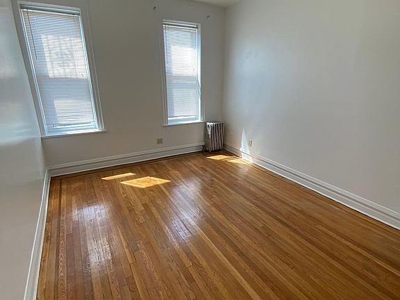 4th image of 1380 E 70th St #2