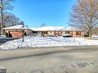 2224 Old Colony Rd, York, PA 17402