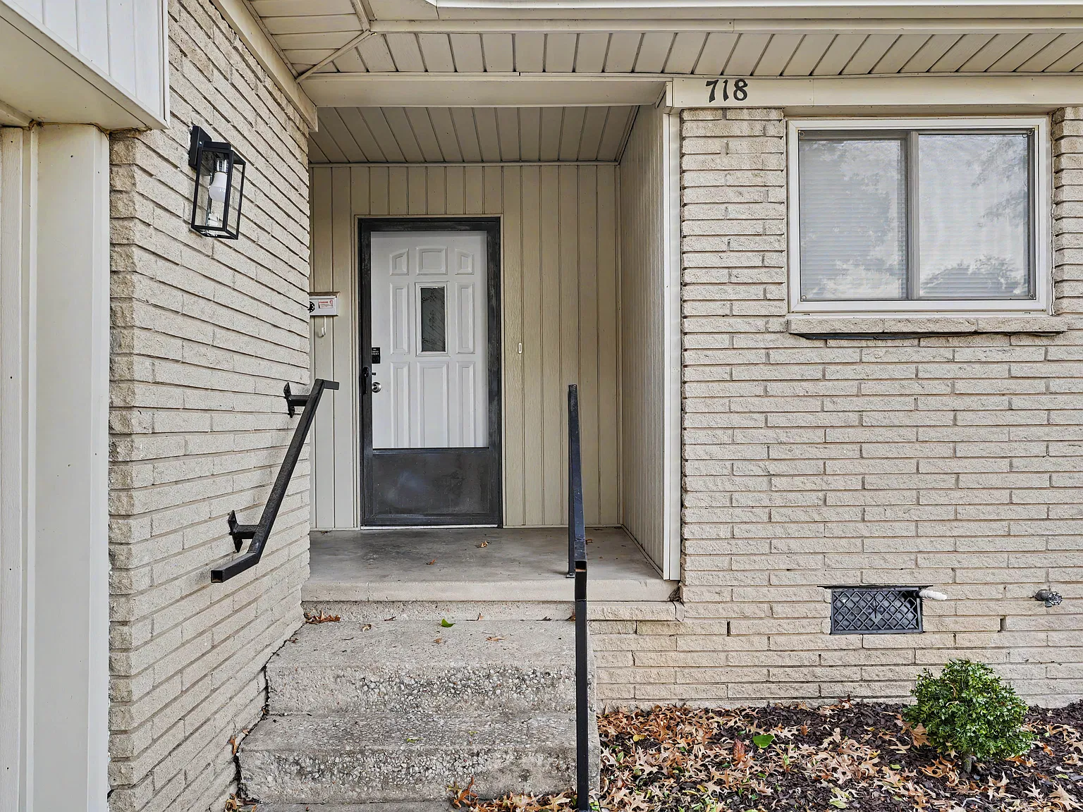 3 bed, 1.5 bath, 1250 sqft, $1,700 — Photo 2