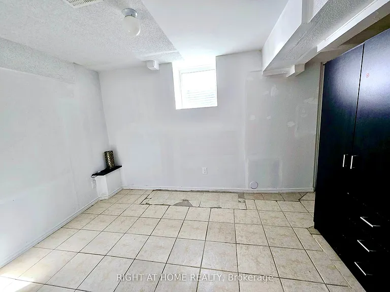 55 Velvet Grass Ln #B — Photo 8