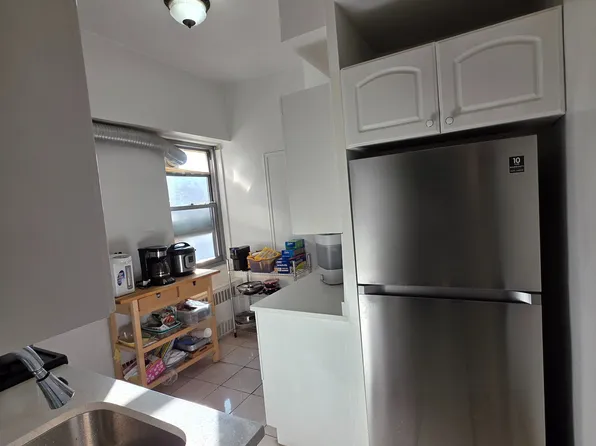 61-20 Grand Central Parkway image 12 of 22