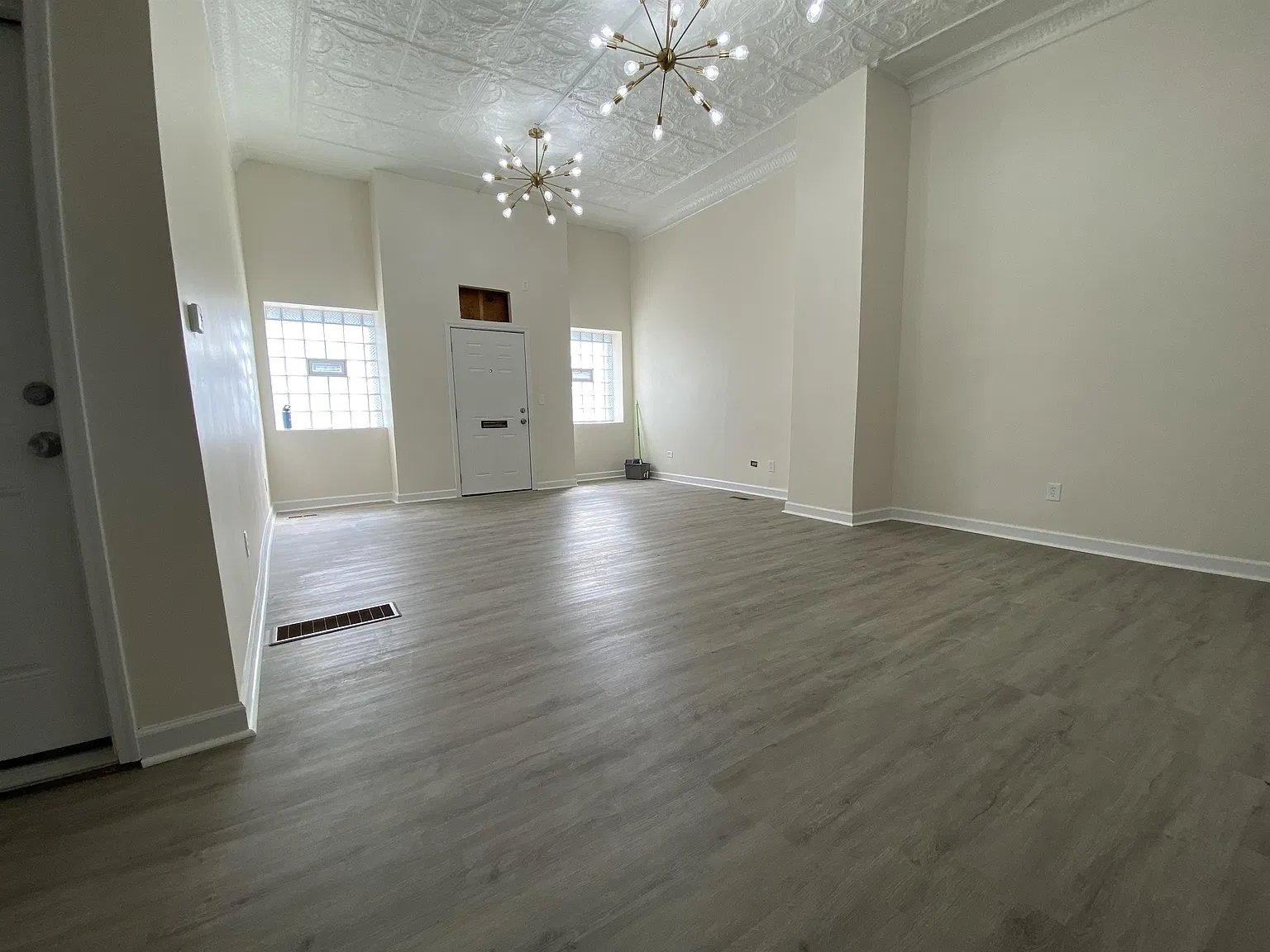 4450 South Wood Street - 1 Fro... — Photo 3