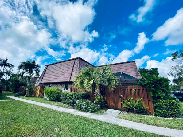 7527 Courtyard Run E, Boca Raton, FL 33433