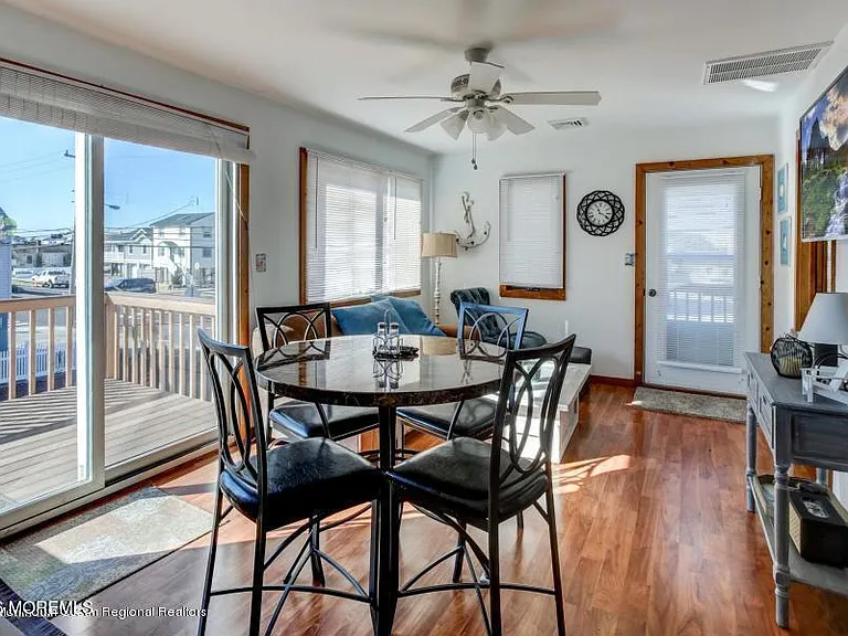 2210 Central Ave #UPSTAIRS — Photo 5