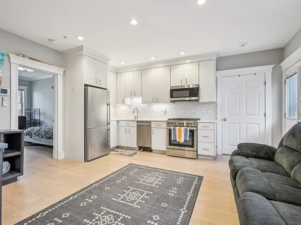 600 Shirley St #4, Winthrop, MA 02152