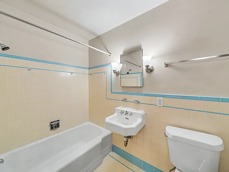 1437 N Jasmine St — Photo 8